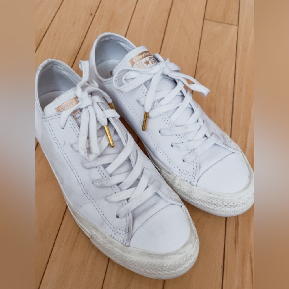 Converse all stars leather size 7.5